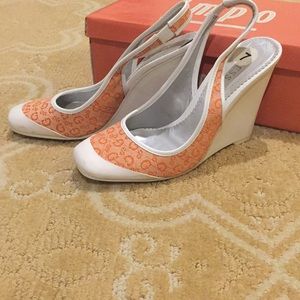 Guess Orange and white wedge